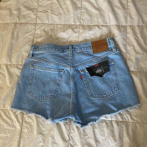 BNWT Levi’s 501 High-Rise Denim Shorts - Picture 7 of 8